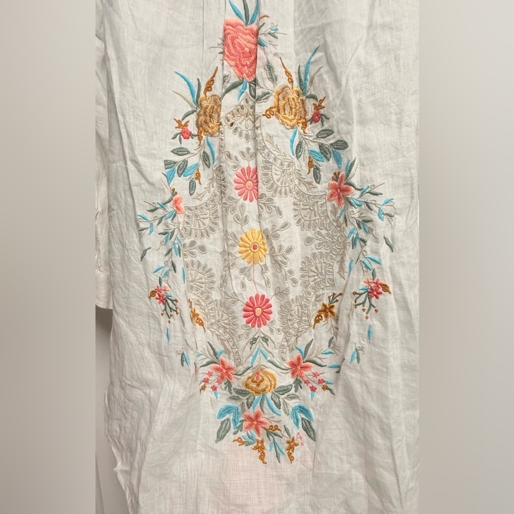 Women's White Button-Up Top - Picture 6 of 8